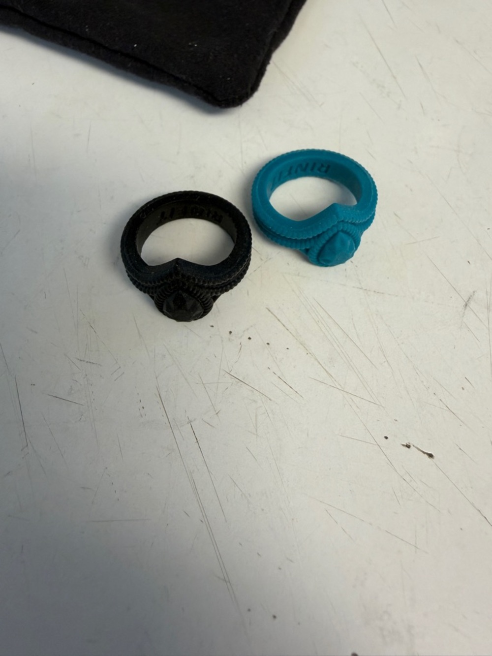 Two Women’s Silicone Rings - Picture 3 of 3